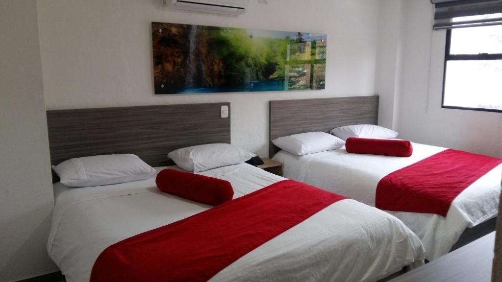Hotel Med 70 Medellín Eksteriør billede