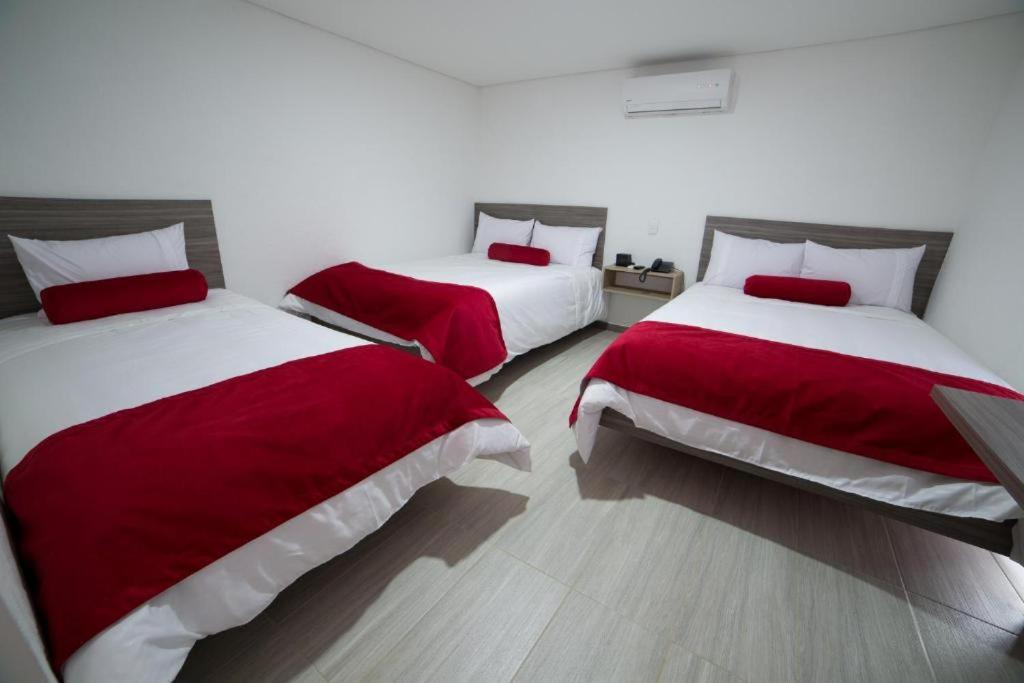 Hotel Med 70 Medellín Eksteriør billede