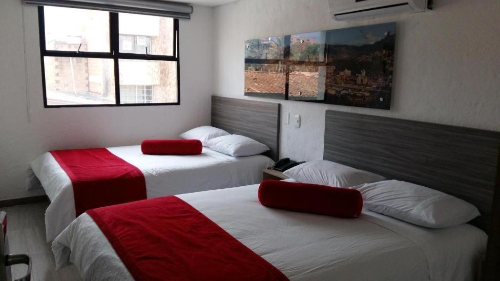 Hotel Med 70 Medellín Eksteriør billede