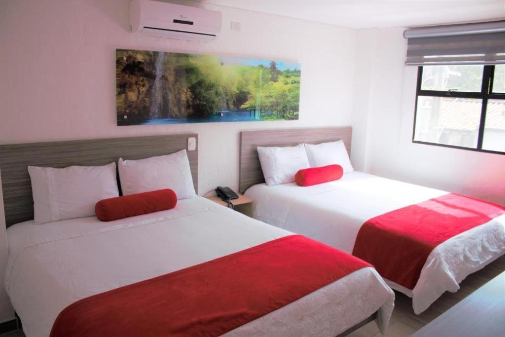 Hotel Med 70 Medellín Eksteriør billede