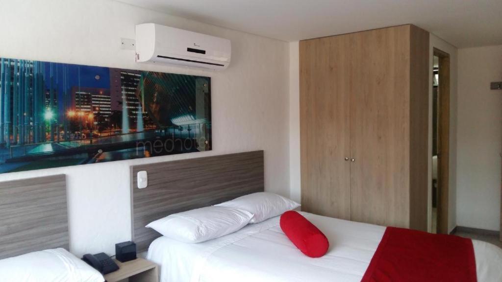 Hotel Med 70 Medellín Eksteriør billede
