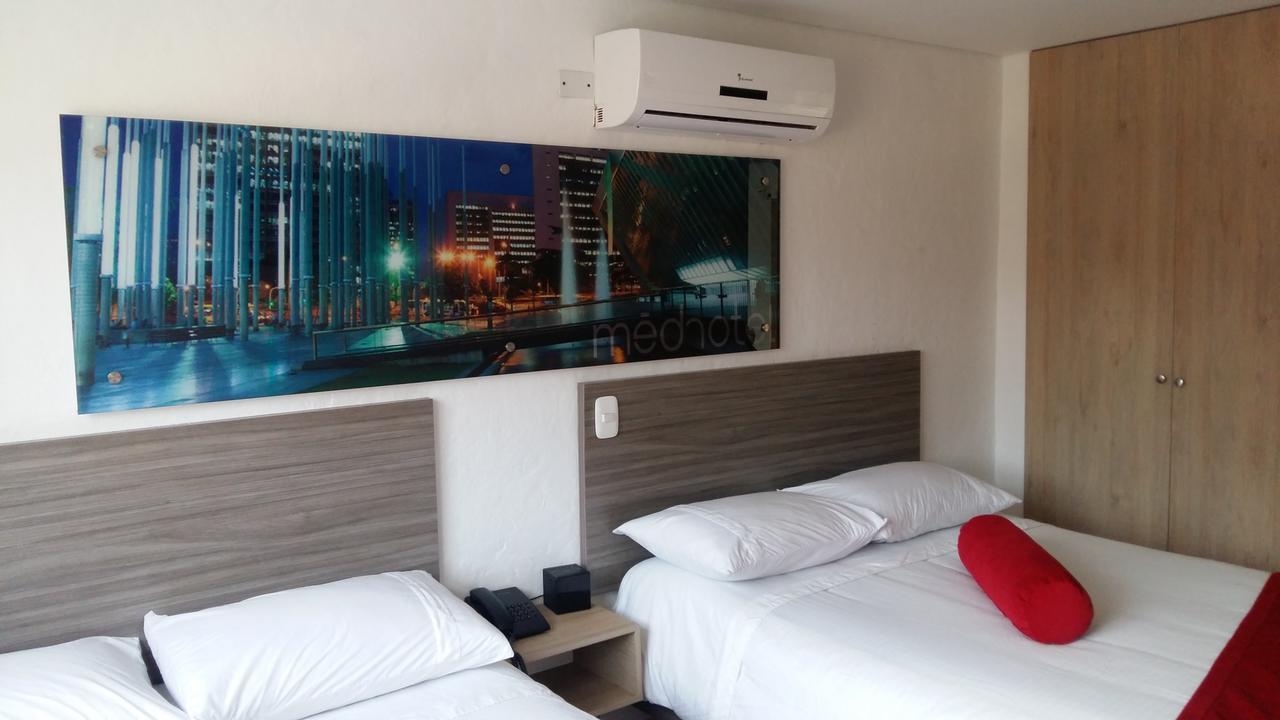 Hotel Med 70 Medellín Eksteriør billede